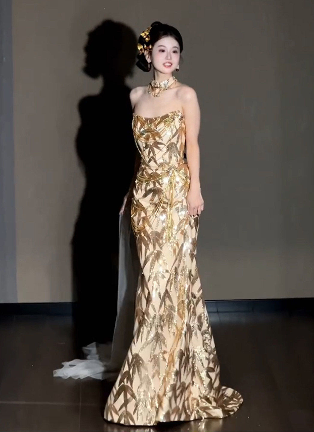 Elegant Strapless Gold Evening Gown For Weddings And Galas_voghion.com
