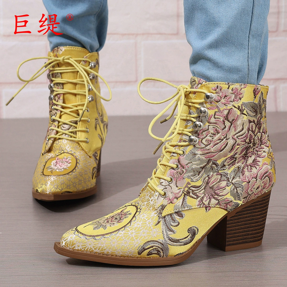 Гигантские спот 2025 новые спотовые осенние и зимние женские туфли wish Amazon Независимая станция с вышивкой на каблуках Женские короткие сапоги