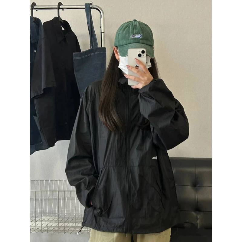 Солнцезащитная одежда для женщин, лето 2025, новая свободная студенческая куртка BF в корейском стиле, универсальная повседневная тонкая куртка с капюшоном, тренд