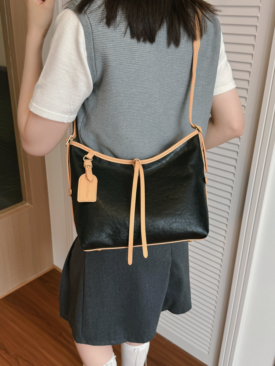 Bolso de brazo retro de gran capacidad para mujeres 2026 nuevo nicho de lujo ligero de hombro mochila de viaje ligero de lujo bolso de mano