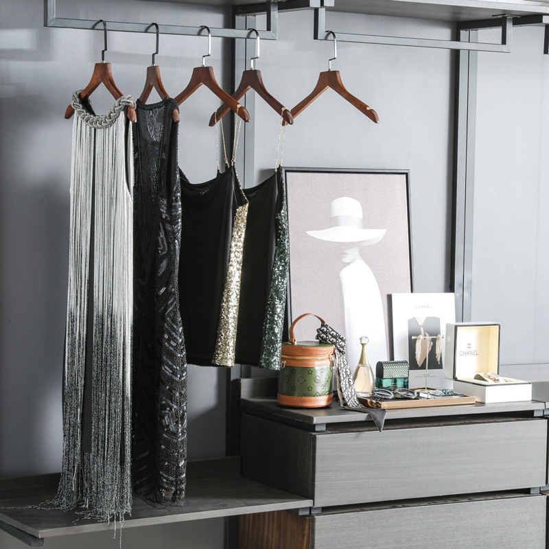 Sala de modelo verde sala de vestuario vestuario moderno simple mesa de maquillaje combinación de decoración caja de almacenamiento de vestido de cena