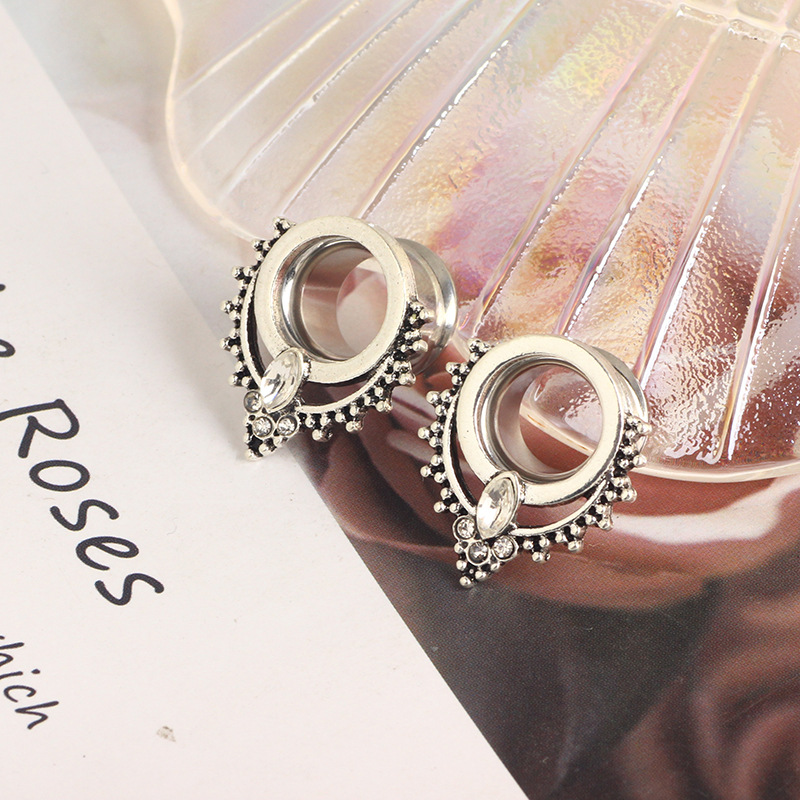 Pointed titanium steel lip stud product view