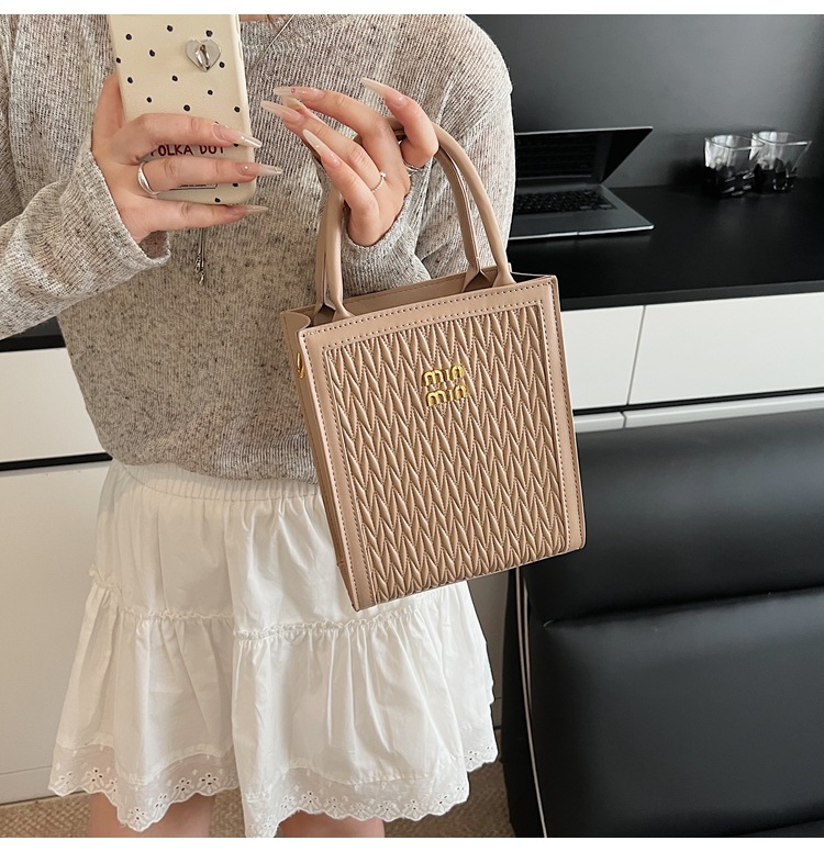 This year, the "Small Bag Women 2025" new trendy summer fashion, versatile and niche design hand-held shoulder crossbody bag is in vogue undefined