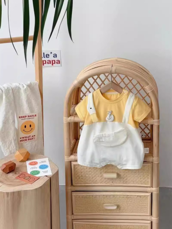 新生児の超萌満月の百日の半袖の服の夏服の赤ちゃんの薄いタイプのワンピースの服は乳幼児のお尻の服に登ります。|undefined