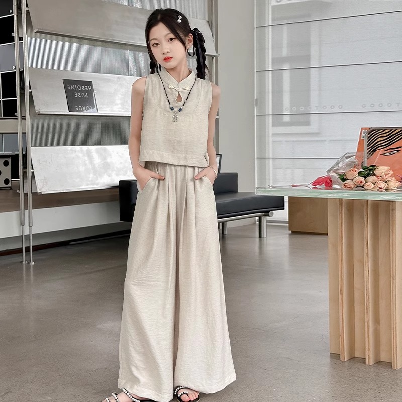 Sommeroutfit für Mädchen im chinesischen Stil 2024, neues mittelgroßes Westenoberteil mit weiten Beinen und stylischem zweiteiligen Set für Kinder_voghion.com