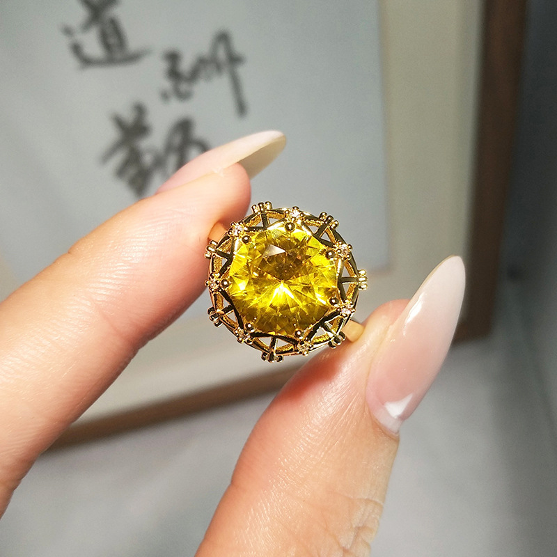 Natural Crystal And Gemstone Charm For Positive Energy And Luck_voghion.com