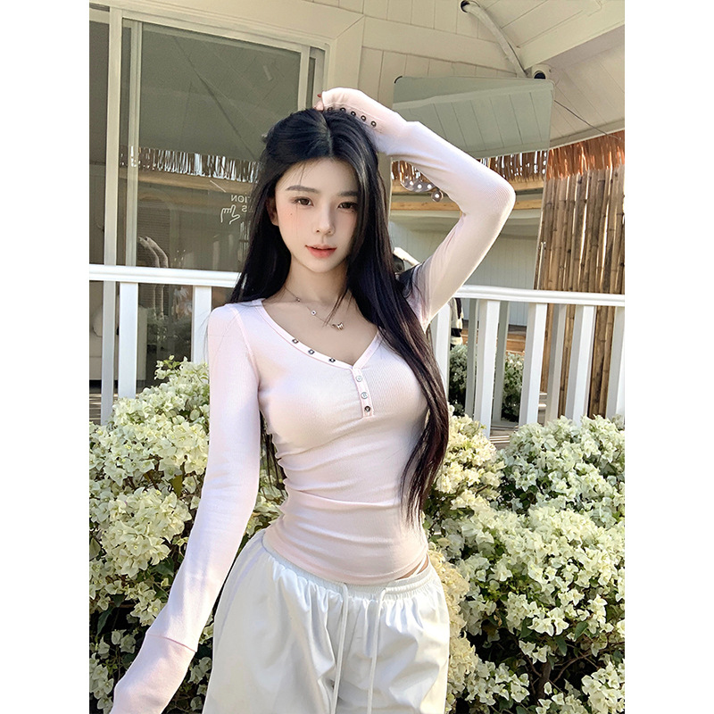Moses Queen/魔西女王美式辣妹V领正肩长袖打底衫修身纽扣设计T恤