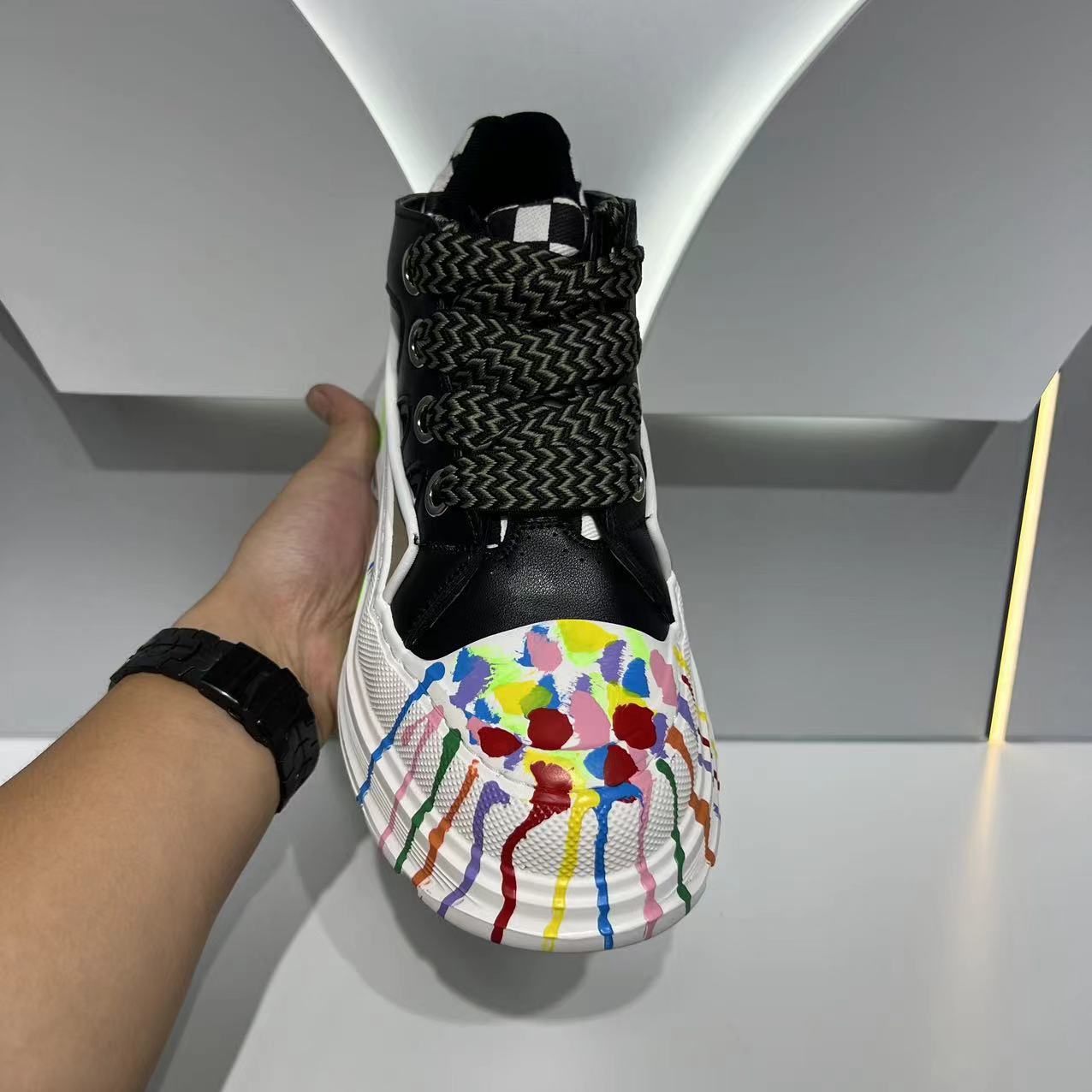 Casual Sneakers For Men With Personalized Graffiti Design_voghion.com
