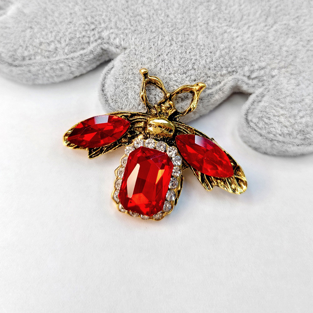 New Diamond-Studded Brooch Cute Creative Bee Anti-Exposure Chest Flower Personalized Colorful Pin Suit Clothing_voghion.com