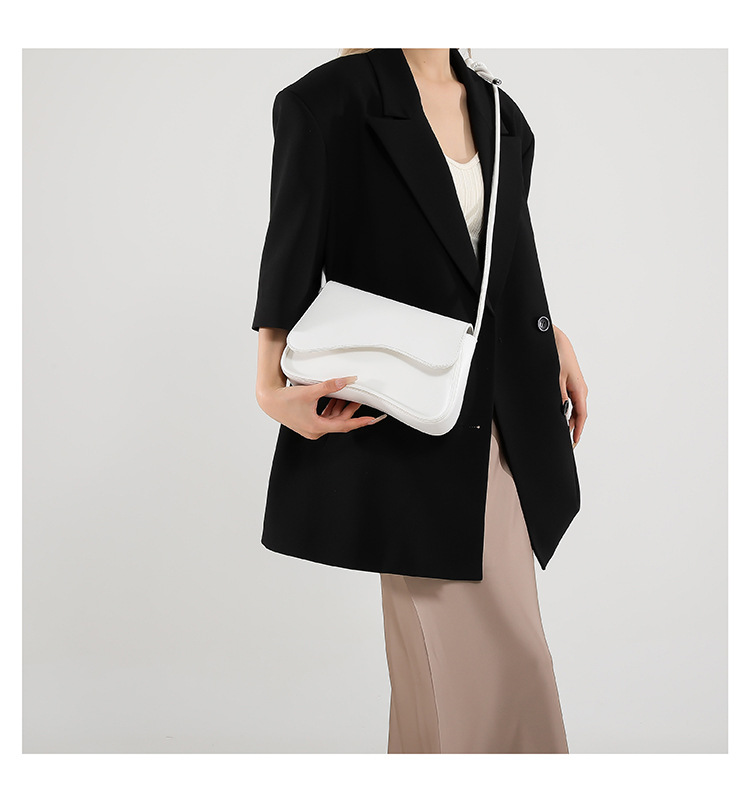 Underarm bag for women, new autumn 2024 fashion and niche design, single-shoulder crossbody bag, stylish and relaxed small square bag undefined