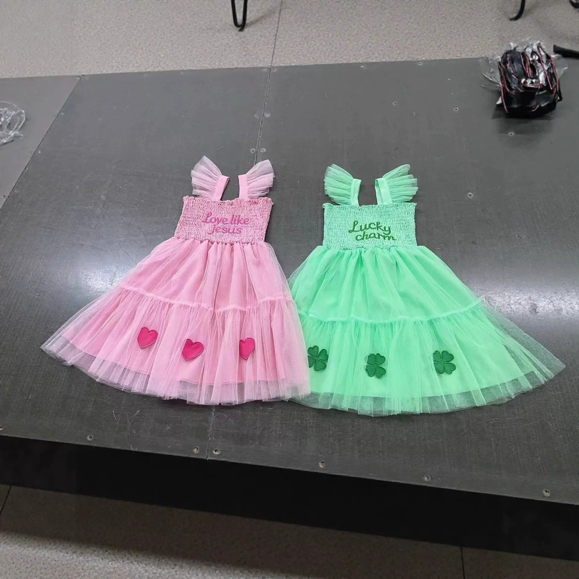 L0216亚马逊女童春夏连衣裙吊带露肩网纱公主女宝宝洋气爱心裙