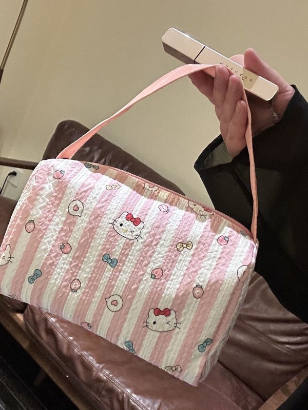 新款原创卡通猫咪大容量化妆包外出旅行收纳包可爱百搭河豚手拿包|undefined