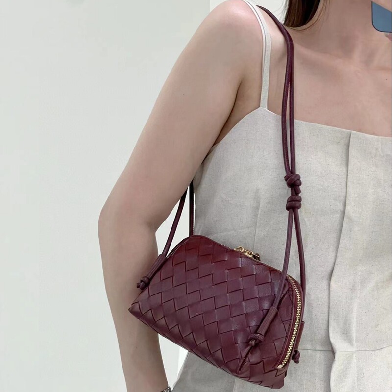 2026 Trendy Red Sheepskin Woven Bag Single Shoulder Crossbody Handbag Knotted Zipper Fashionable Genuine Leather Women's Bag Wholesale
