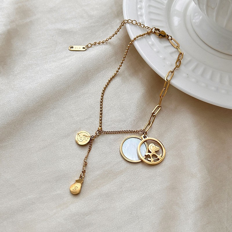 tobillera con bolso de pony