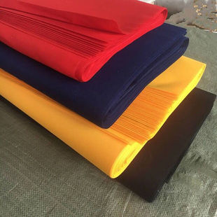 Белая ткань дешевая красная и белая химическая волокна красная ткань желтая ткань Синяя ткань зеленая ткань черная ткань будда цветовая ткань