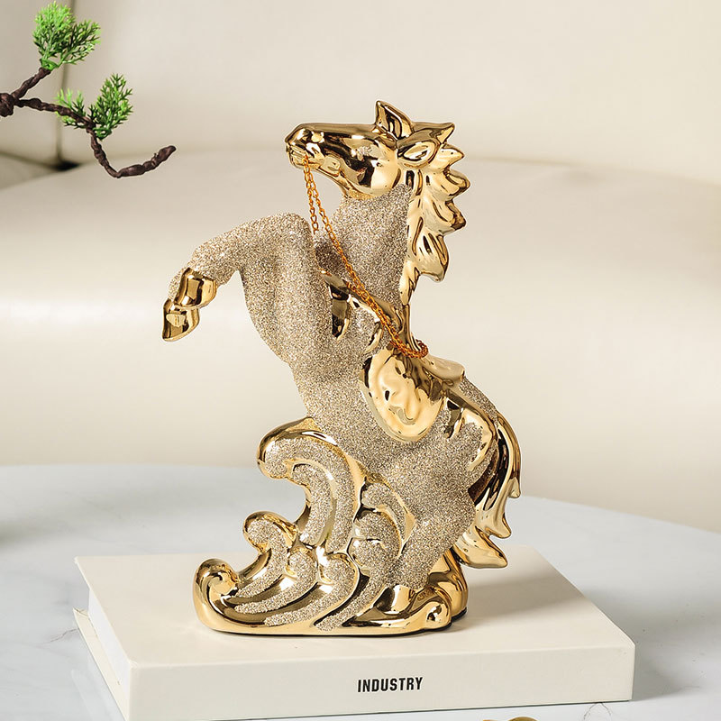 Venta al por mayor de caballos al éxito accesorios para el hogar accesorios para el hogar cerámica zodiaco artesanía de caballos decoración creativa de la casa nueva