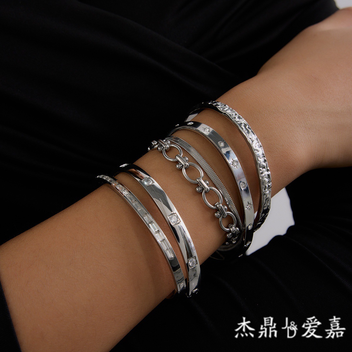 Jeding Pulsera de acero inoxidable europea y americana, joyería que no se desvanece, pulsera de lujo ligero, joyería de acero de titanio de oro de 18k, transfronteriza image 1