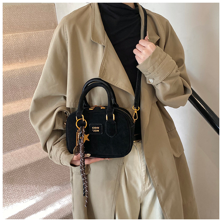 Transfronterizo texturas esmeriladas bolsas de terciopelo mujeres otoño y invierno 2024 nuevo bolso de mano nicho bolso de mujer diario versátil