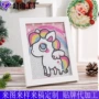 手工专注儿童圣诞装饰画
