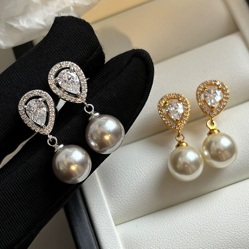 Orecchini a lobo a goccia in argento 925 con zirconi 5a_voghion.com