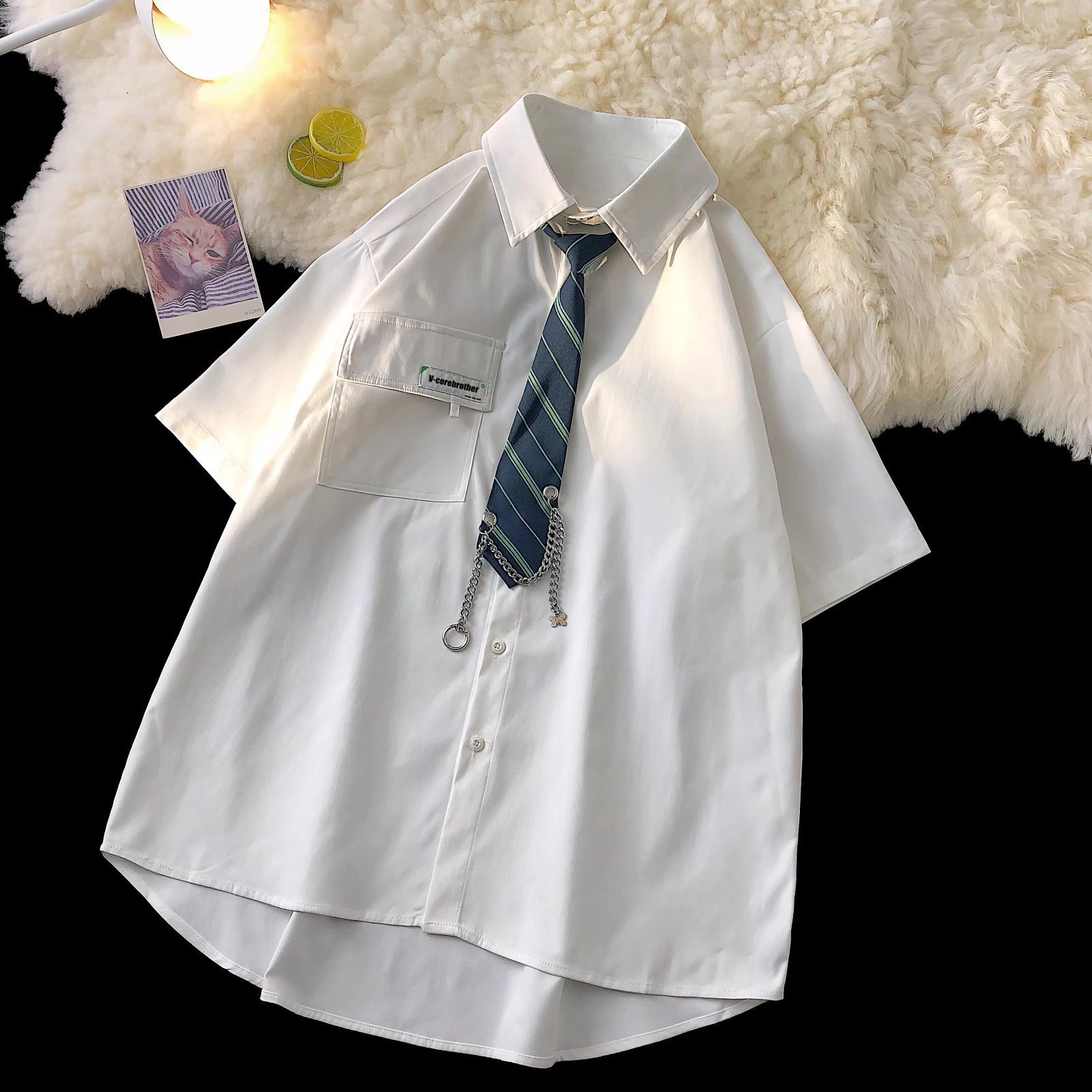 Camisa de los hombres ins estilo de Hong Kong estilo coreano de moda de la calle guapo camisa de manga media negro suelta marca de moda estudiante superior