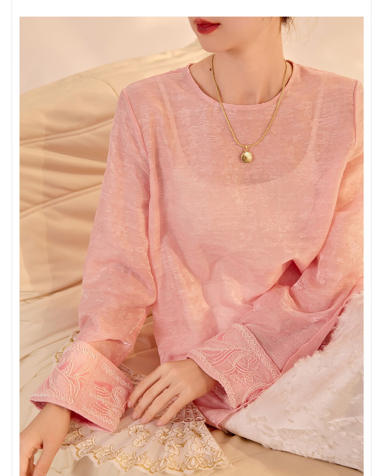 Áo sơ mi nữ dài tay phong cách Trung Hoa mới, đính cườm thêu tay, chất liệu rayon mỏng nhẹ N2071 — Màu hồng, Màu trắng be, Màu vàng nhạt chi tiết 19