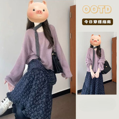 韓国版の優しい風はゆったりとした紫色の丸首のプルオーバーを着ています。