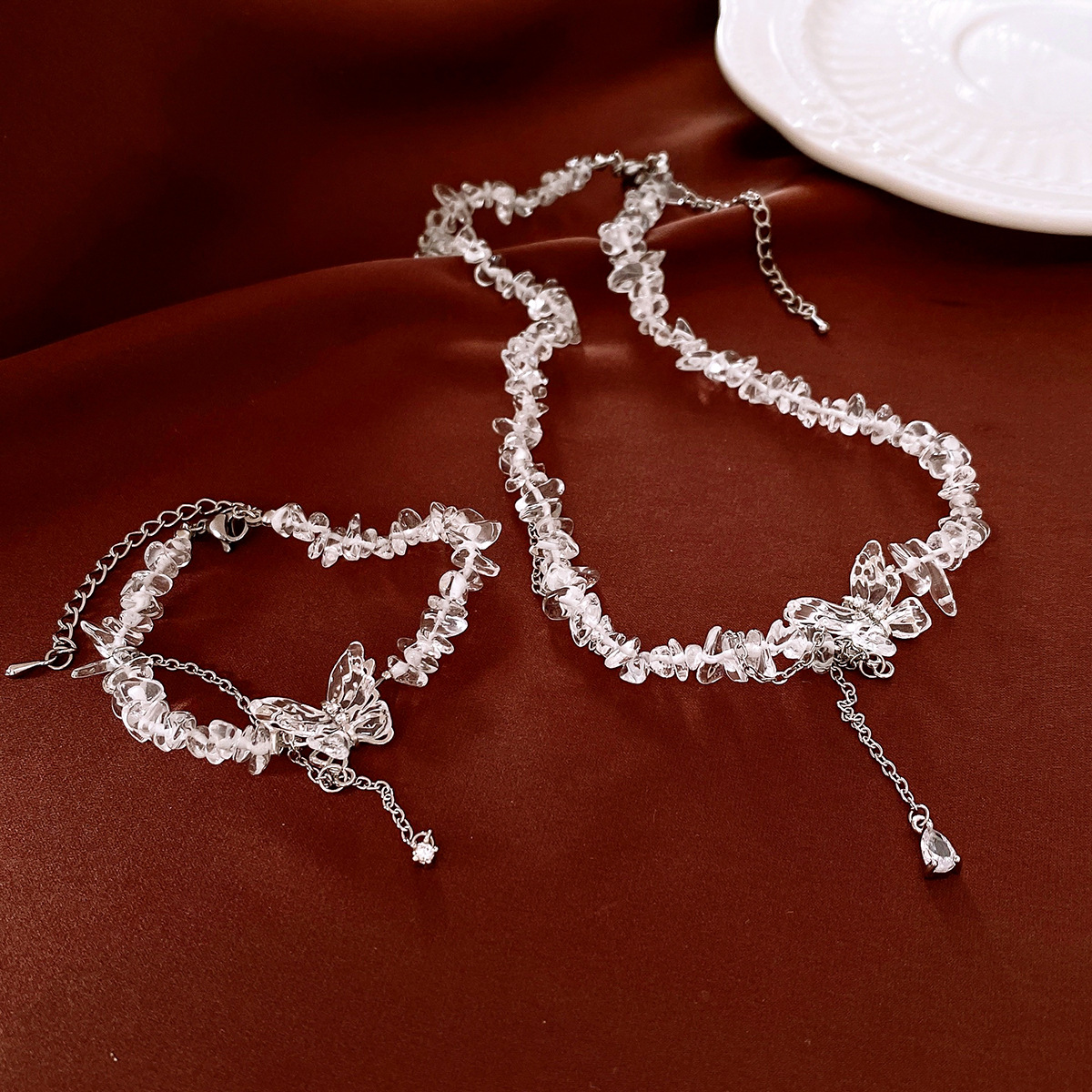 Zircon gravel irregular butterfly pendant necklace