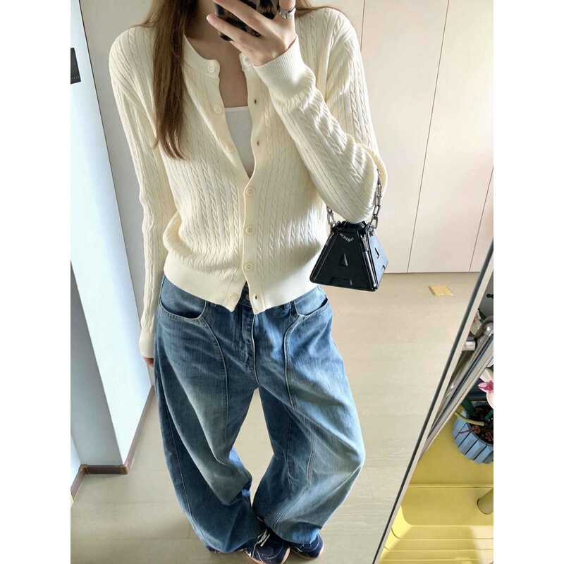 French-style gentle off-white cable-knit cardigan for women, suitable for spring, autumn, and winter, with a textured feel, single-breasted, soft and skin-friendly jacket French-style gentle off-white cable-knit cardigan for women, suitable for spring, autumn, and winter, with a textured feel, single-breasted, soft and skin-friendly jacket