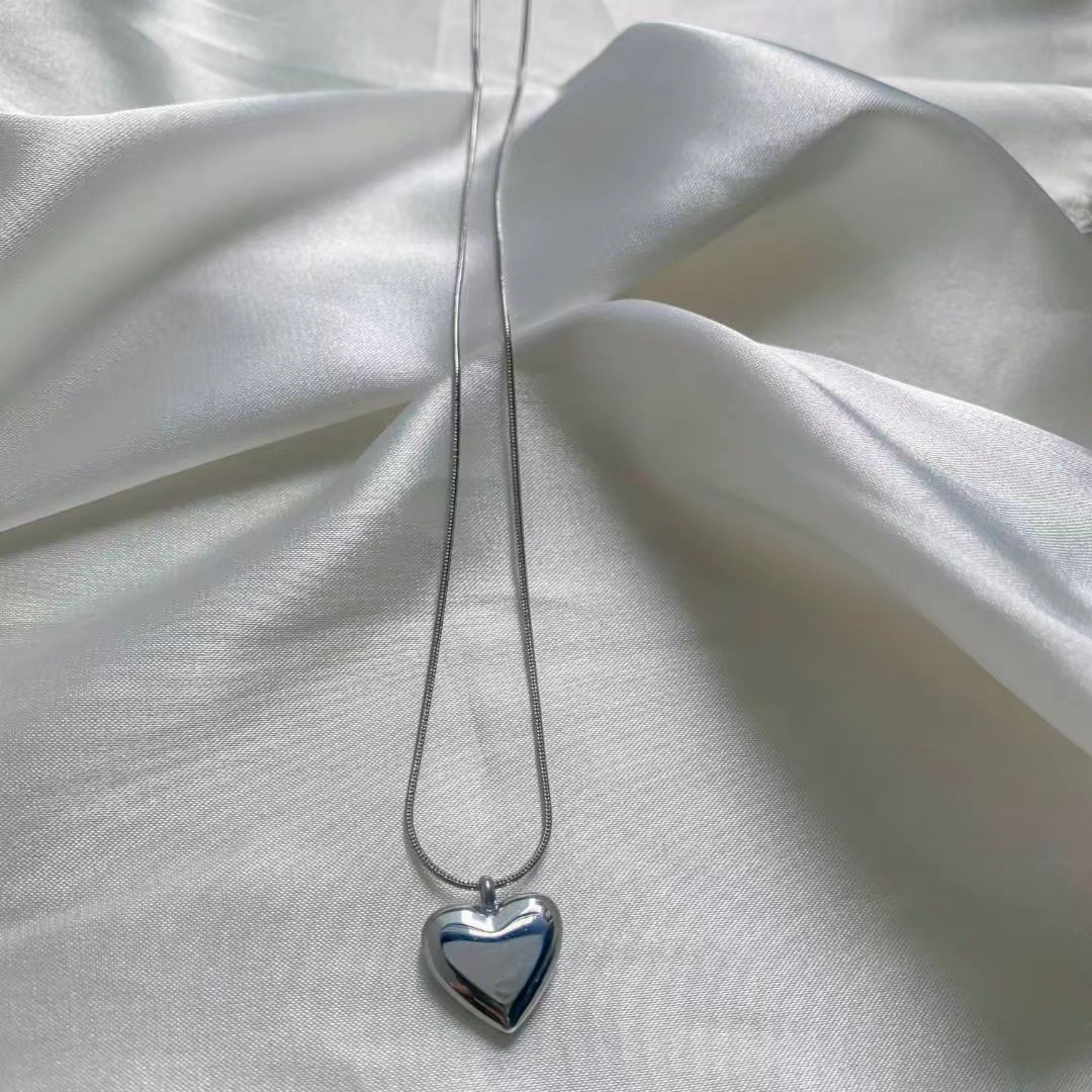 Versatile, Luxury, Small Unique, Colorless Titanium Steel Necklace for Women in Summer Instagram Style, Love Collar_voghion.com