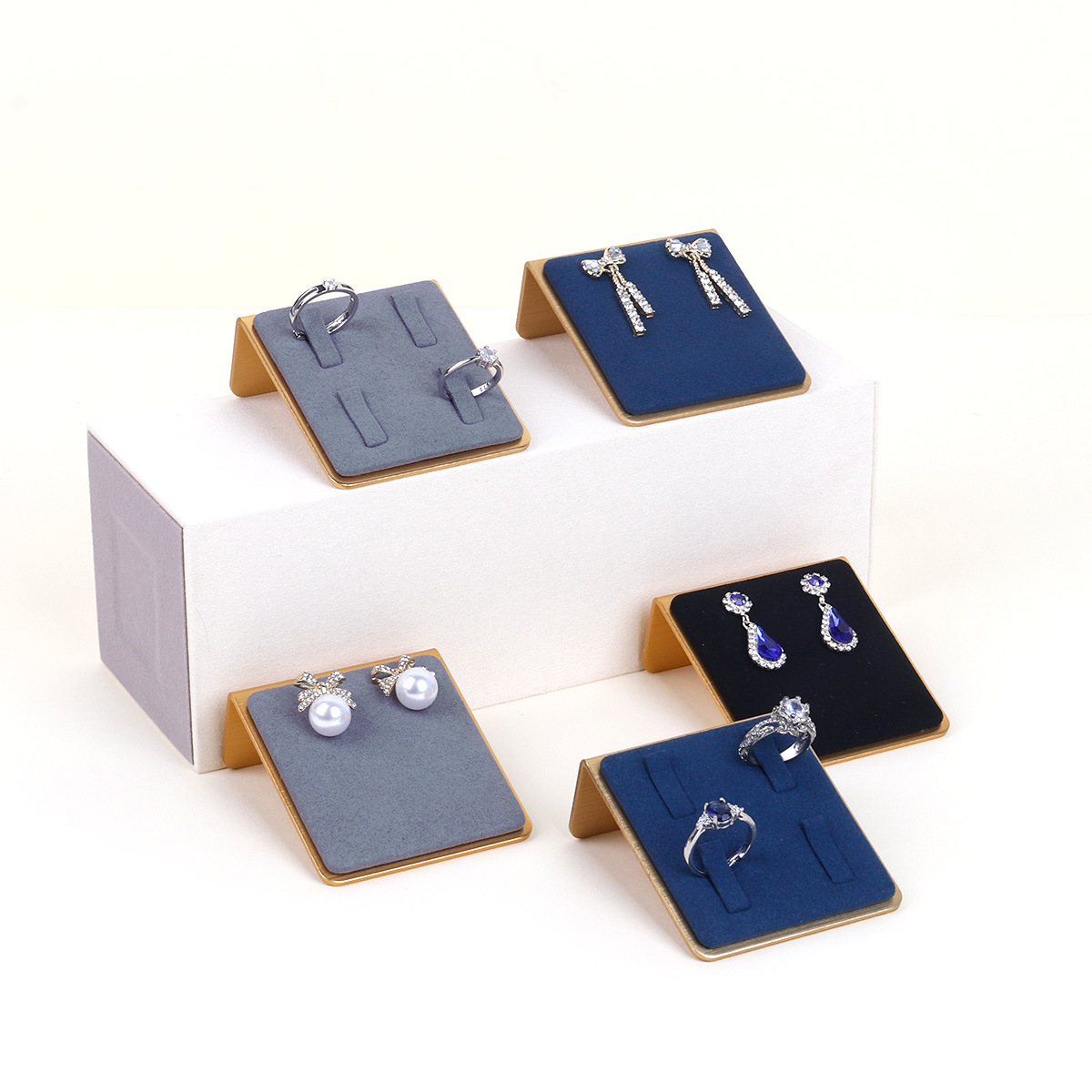 ��ָչʾ���鱦չʾ�������μܴ���б����Ʒ�����γ��аڼ�����