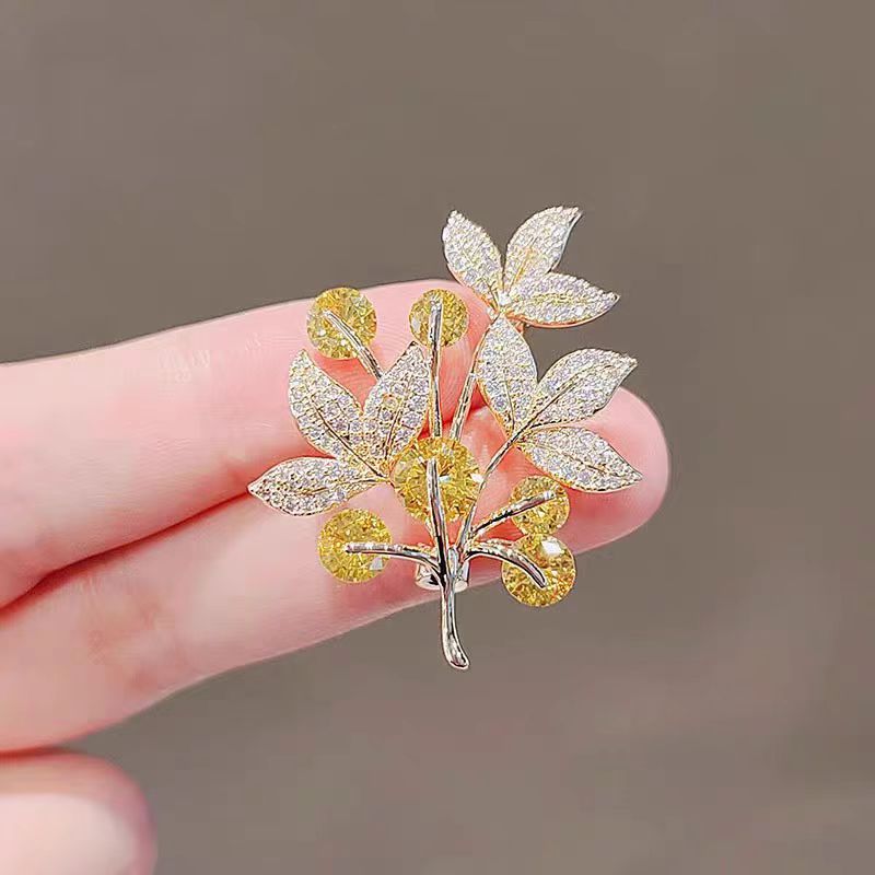 Broche de hoja chapada en oro accesorio para mujer otoño_voghion.com