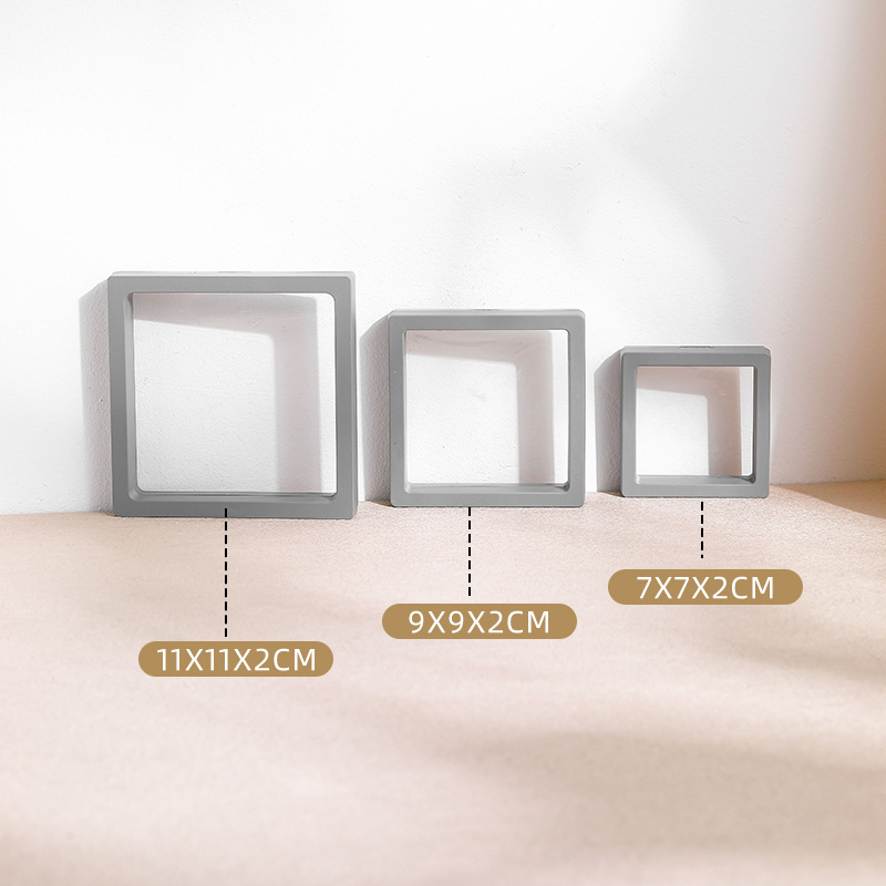 Elegant gray suspension box; 7*7*2cm (inner box size)