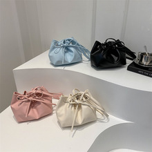 腋下包包女2024新款小众设计高颜值蝴蝶结时尚通勤单肩手提水桶包