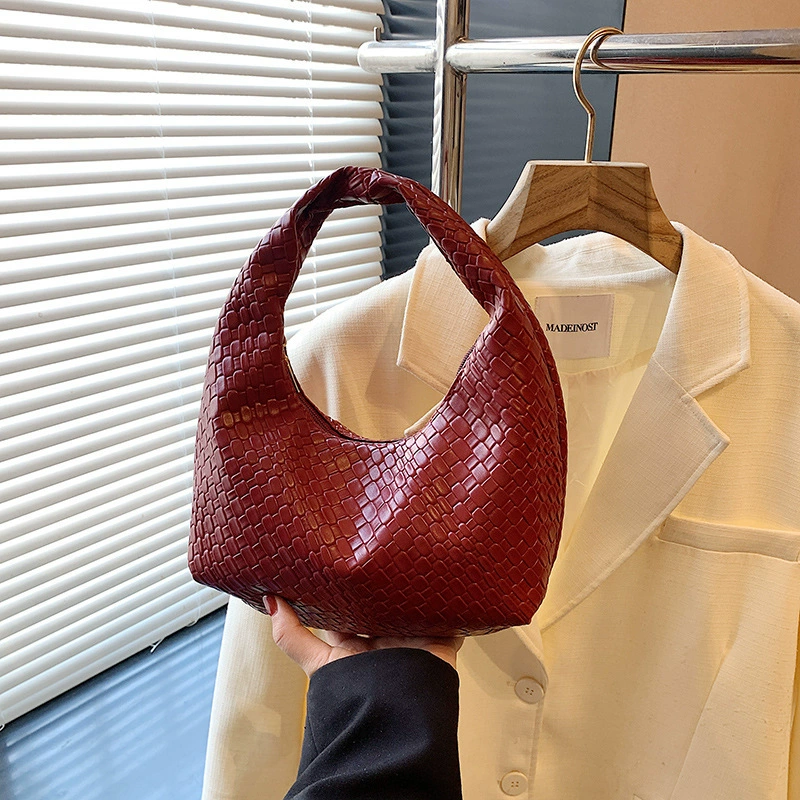 Сумка женская мода 2024 новый одноголосый ручная подмышка сумка индивидуальность европейская и американская сумка отдых полумесяца женская сумка