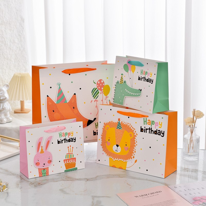 生日快乐礼品袋含贴片工艺手提纸袋儿童节回礼小礼袋生 日伴手礼