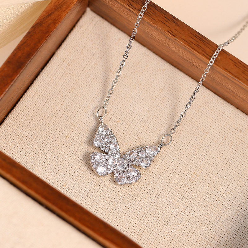 Collana con pendente a farfalla placcata oro e zirconia cubica_voghion.com