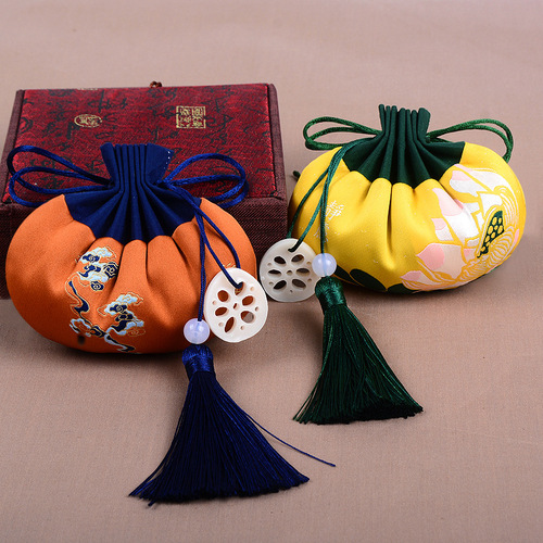 Dragon Boat Festival ancient style lotus sachet wholesale souvenir purse sachet car pendant palace bunch mouth tassel sachet