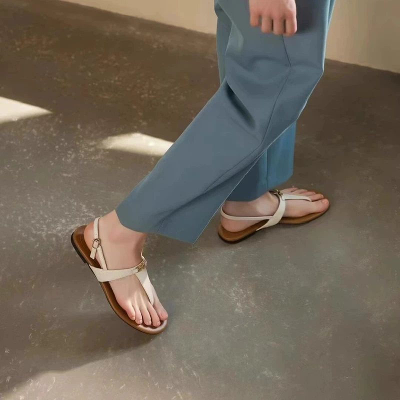 Солнечный Qian's Tyme 73-часовые прыжки в отпуск 2025 летние новые ноги T-Buckle Roman Sandals для женщин