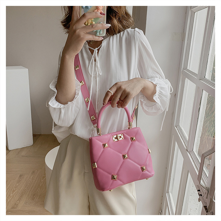 Medium Pu Leather Streetwear Square Bag display picture 14