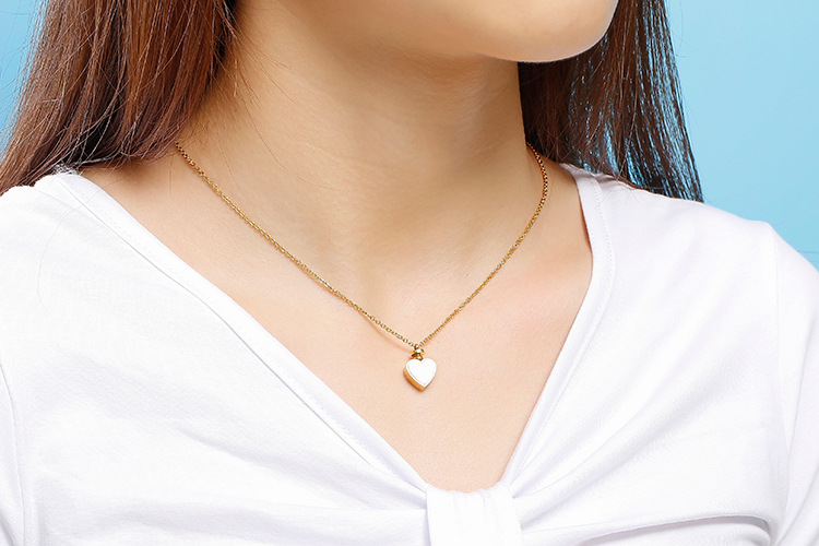 Fashion Heart Shape Clavicle Necklace Fashion Personality Heart-Shaped Shell Titanium Steel Necklace For Women Wholesale_colorza_2