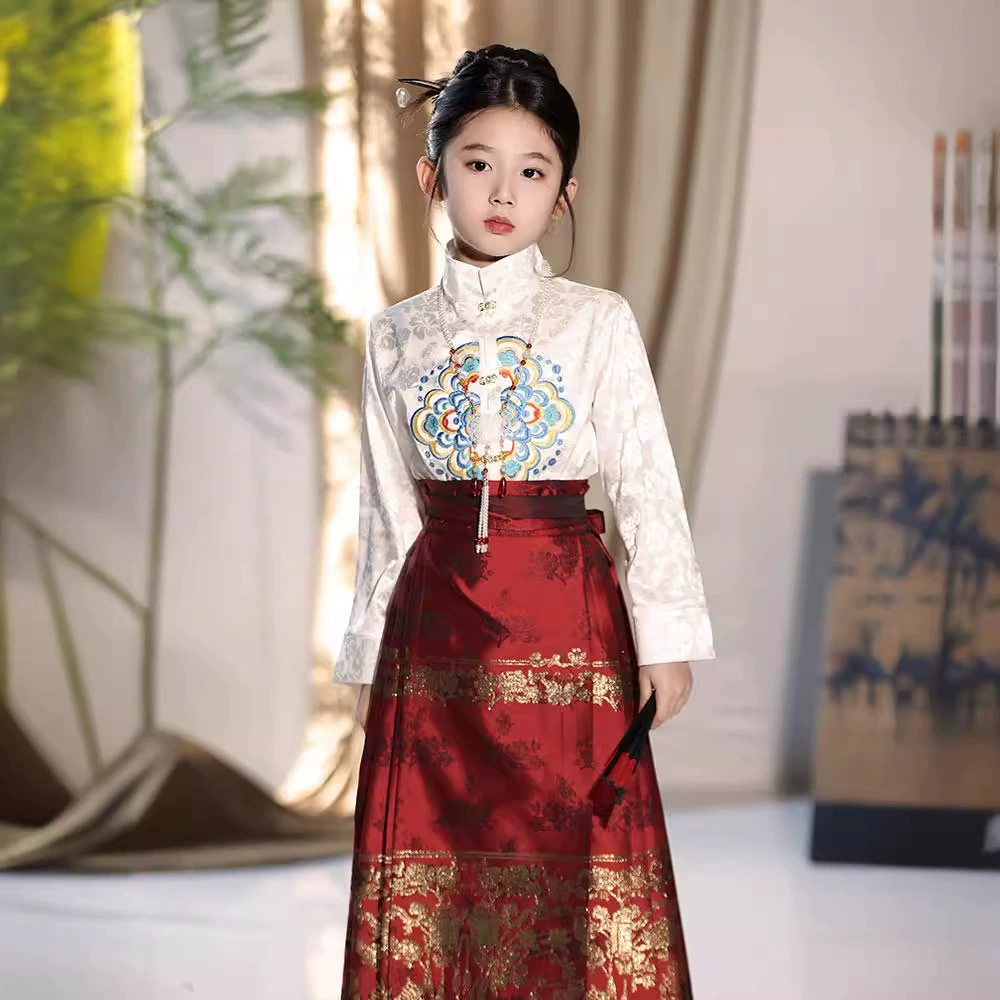 Гофэн взорвалась уличная девушка юбка с конским лапшой