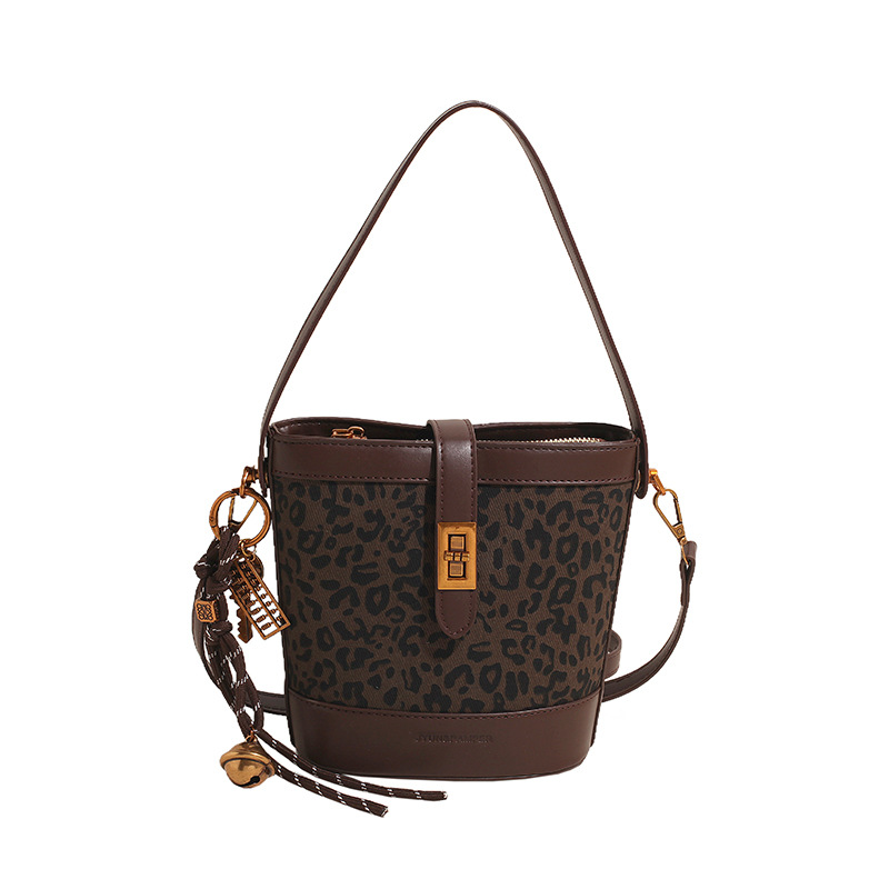 Bolso transfronterizo bolso de mujer nicho de diseño 2024 bolso de cubo de moda leopardo serie explosiva portátil hombro único