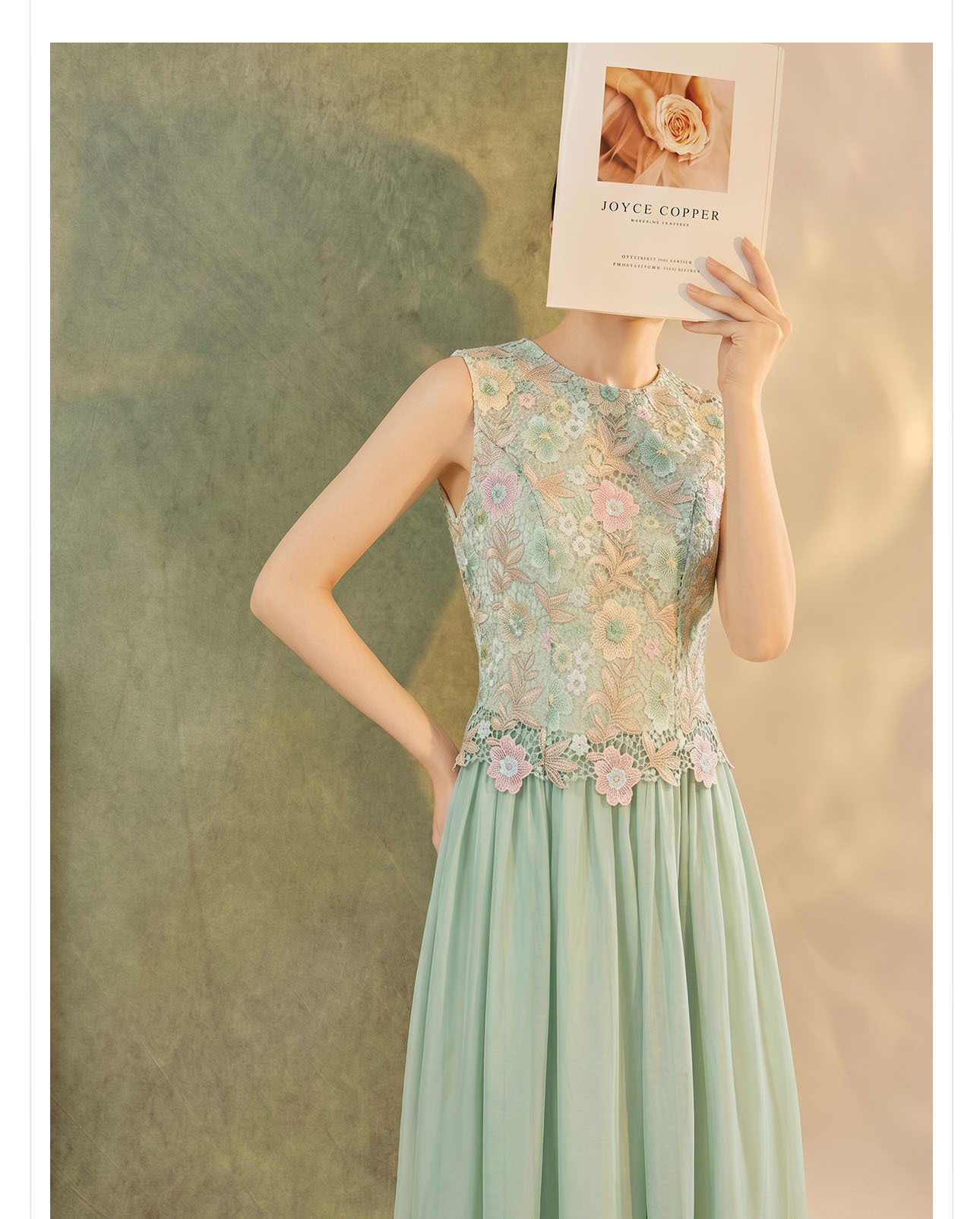 Đầm maxi thêu hoa ren nổi — Xanh lá cây nhạtcolor chi tiết 6