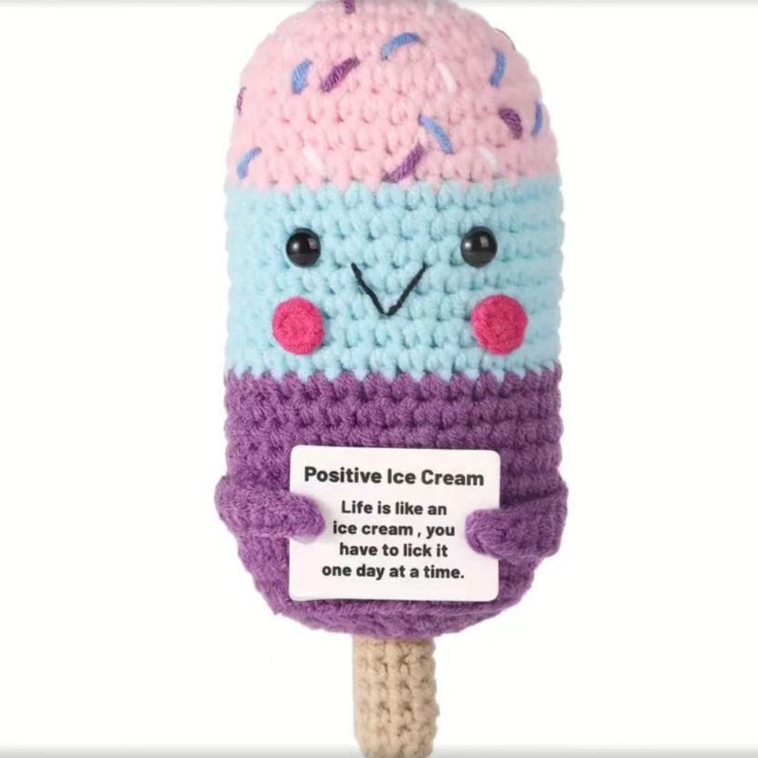 国境を越えてアマゾンの毛糸を販売している手作りのニット鉤織動物ペンギンは積極的に面白い減圧人形が座っている