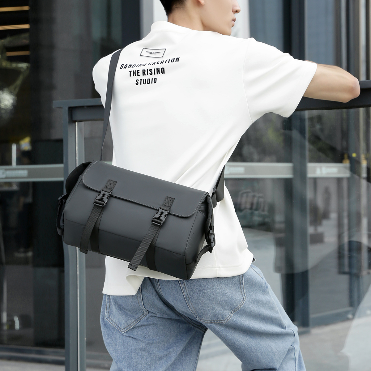 Nueva bolsa de mensajero de hombre casual retro, bolsa de mensajero de gran capacidad de tendencia ligera, bolso de hombro de estilo de herramientas de todo fósforo