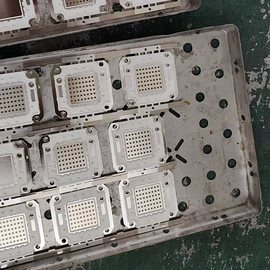 贴片式LED;大功率LED;LED球泡灯