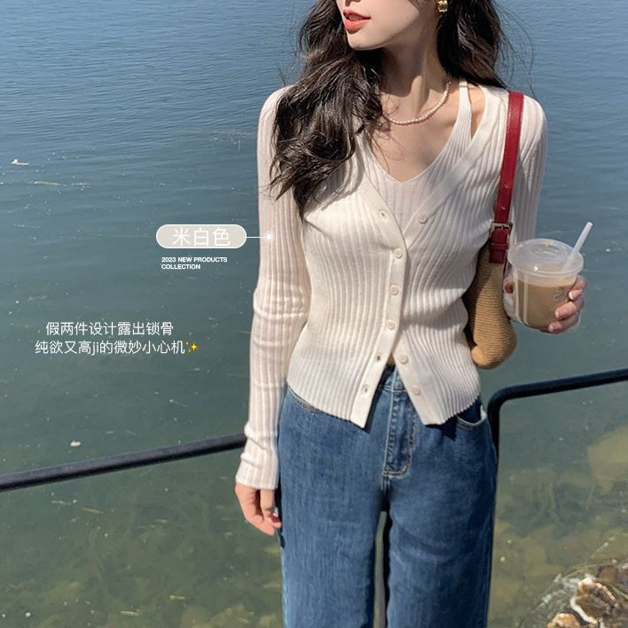 Miss Chipmunk Hanging Neck Fake Two Pieces/Sheep Wool Relaxed Knitted Short Top Women's Unique and Unique Early Spring