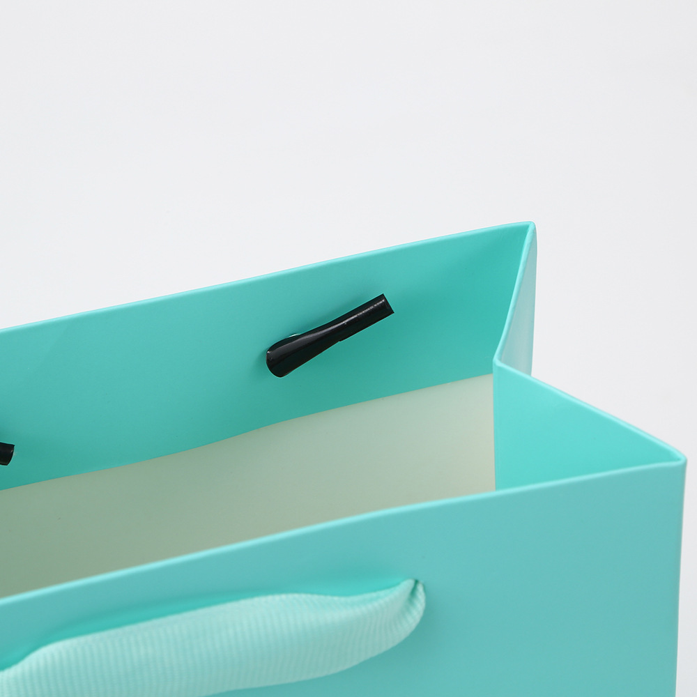 Bolsas de cartón kraft, bolsas de compras, bolsas de embalaje, bolsas de regalo, bolsas de impresión LOGO, bolsas de mano agujeradas en stock