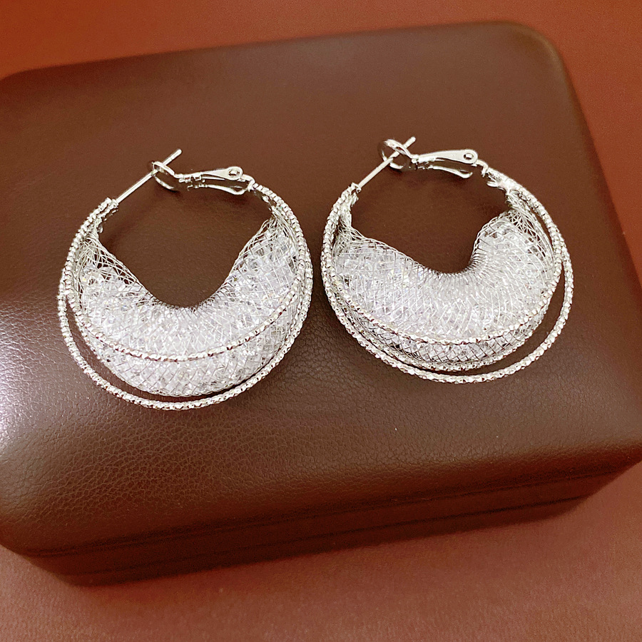 Agujas de plata de malla metálica barco curvo cristal en forma de c pernos de orejas huecos de aire frío pendientes personales ligeros de lujo de alta calidad perfumes de orejas image 7